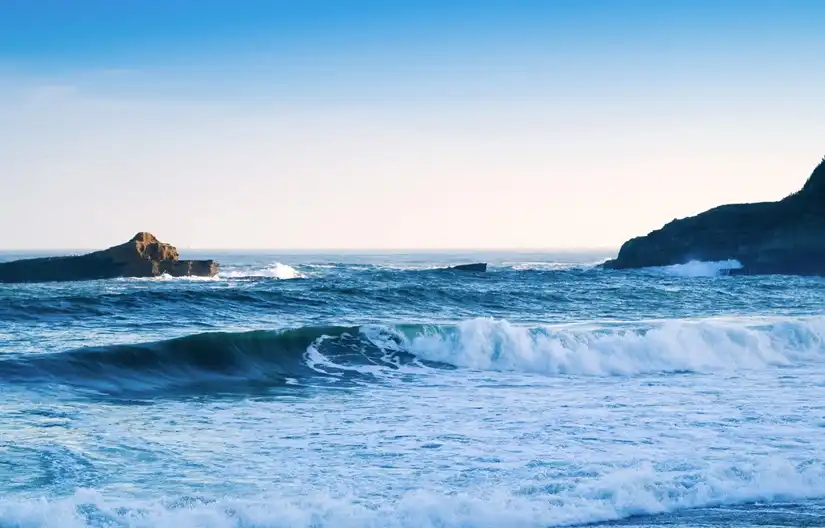 Depositphotos_4426538_xl-2015_Ocean_Goes-with-UK